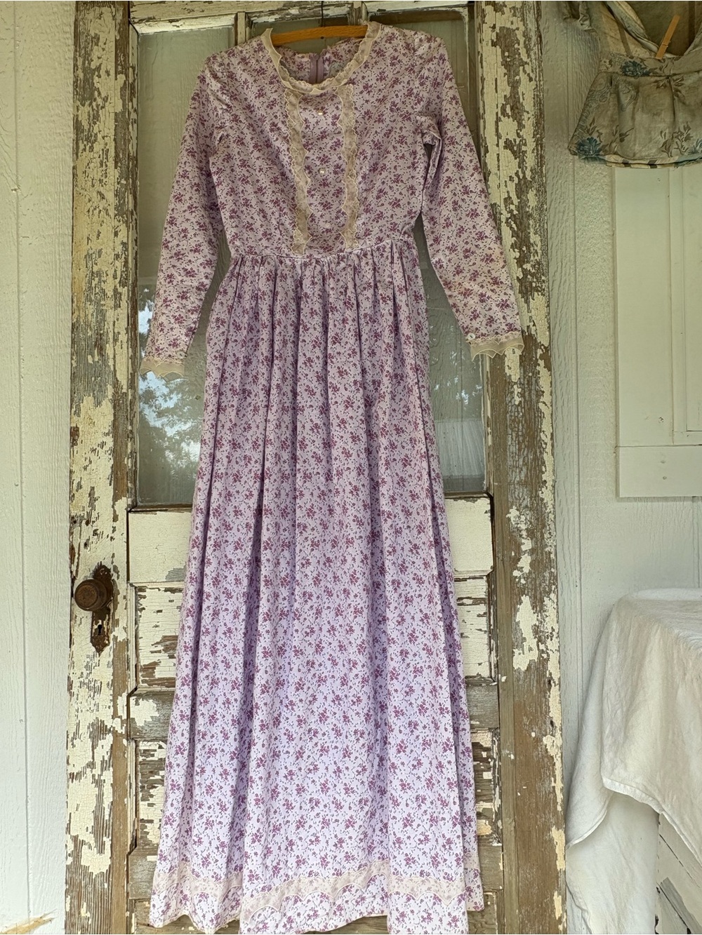 Vintage Prairie Lavender Floral Maxi Dress with Lace Trim XS